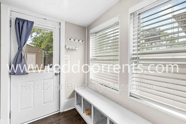 Building Photo - 2028 Hoyt Ave