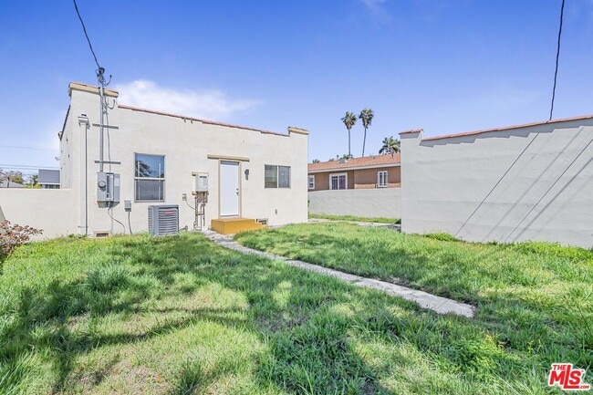 Building Photo - 1622 W 66th St