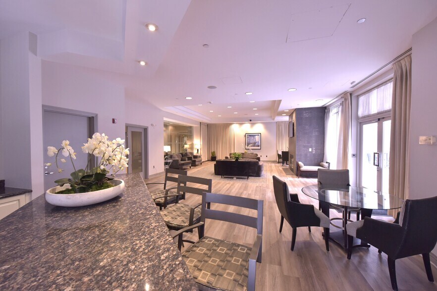 Building Photo - 880 N Pollard St