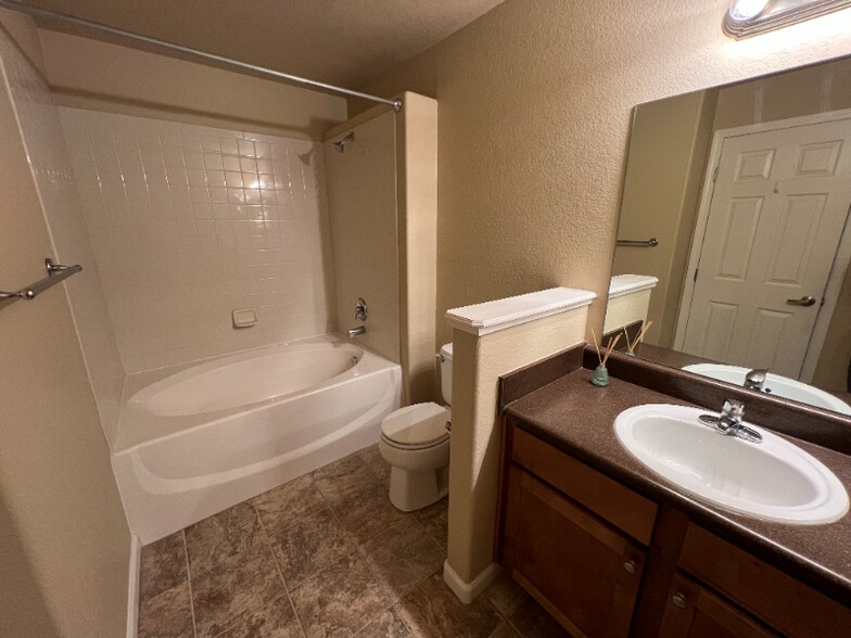 Building Photo - 7125 Ash Creek Heights