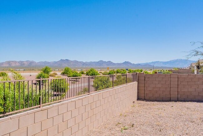 Building Photo - Pending/ Rented - Discover the perfect blend of comfort and style in Gladden Farms