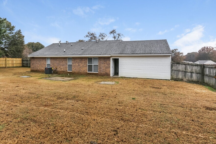 Building Photo - 6500 Cornwall Rd