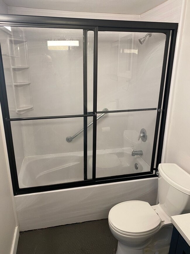 Building Photo - Fresh and bright!! 3 bedroom, 1 bath on la...