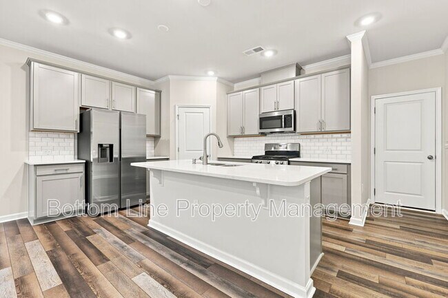 Building Photo - 2312 Kasota Ln