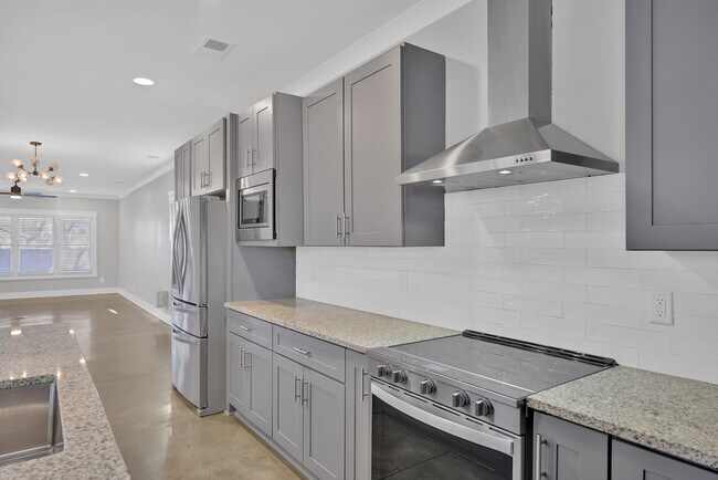 Building Photo - 368 Glenrose Ave