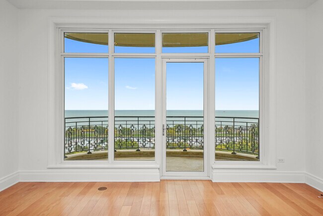 Building Photo - 2550 N Lakeview Ave