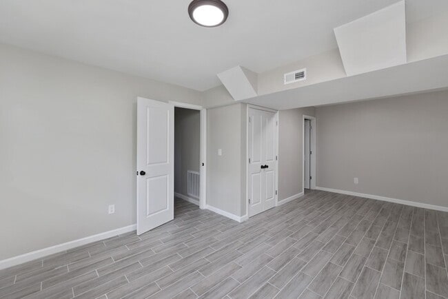 Building Photo - 5113 Crowley Dr