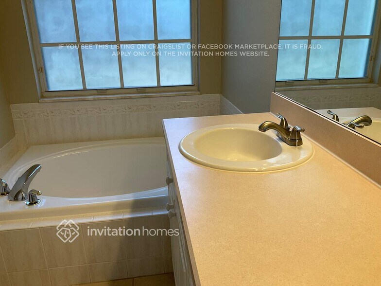 Building Photo - 1895 Lexington Pl