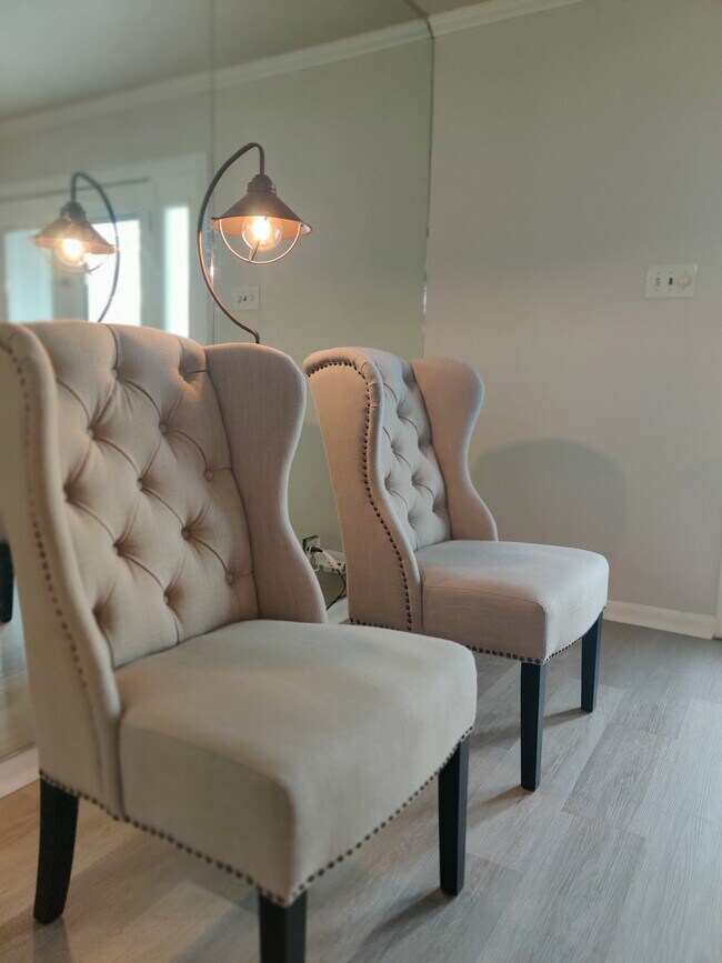 Building Photo - 6373 Ivanhoe Ln