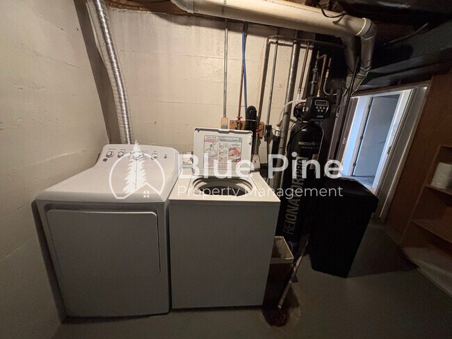 Building Photo - 1058 Mojave St