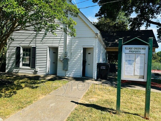 Building Photo - 11629 S Williamsburg Dr
