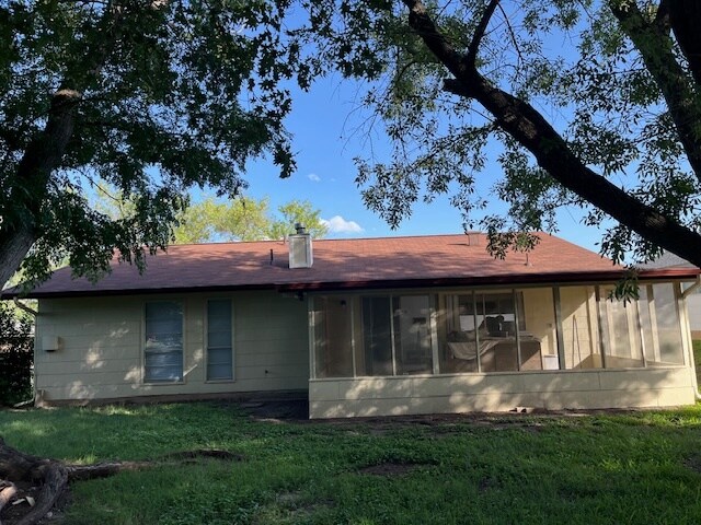 Building Photo - 7917 Oak Frst Dr