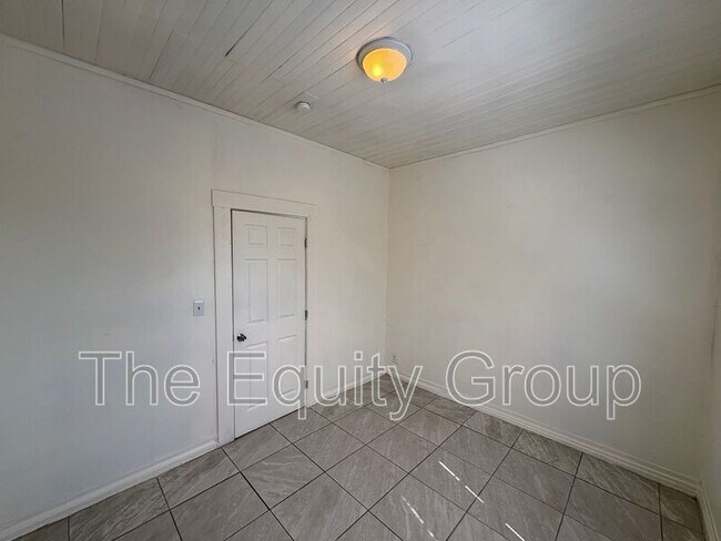 Building Photo - 326 S L St