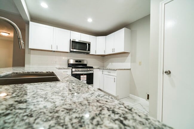 Building Photo - 2314 Pebbledowne Cir