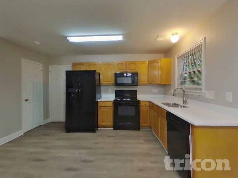 Building Photo - 2457 Terra Dr