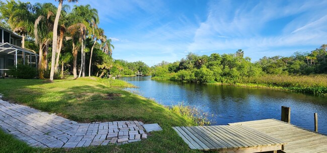 Building Photo - 2 Bedroom, 3 Bathroom House in Bradenton