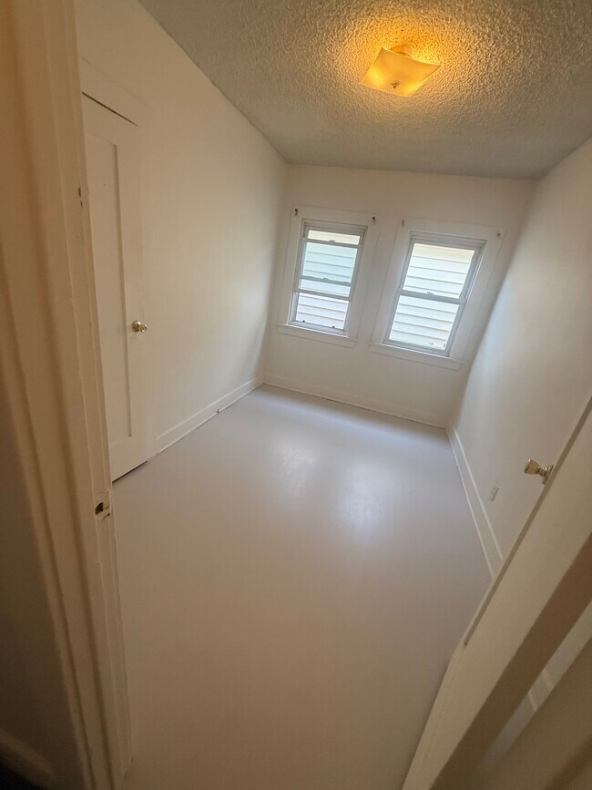 Building Photo - 1133 E Lexington Dr