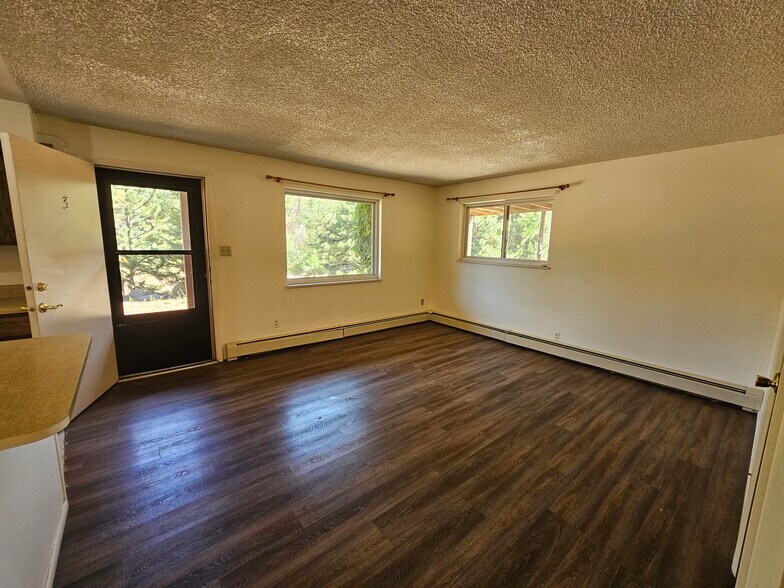 Building Photo - 10215 Ute Pass Ave