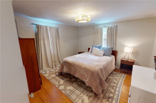 Building Photo - 940 S Grosvenor Rd