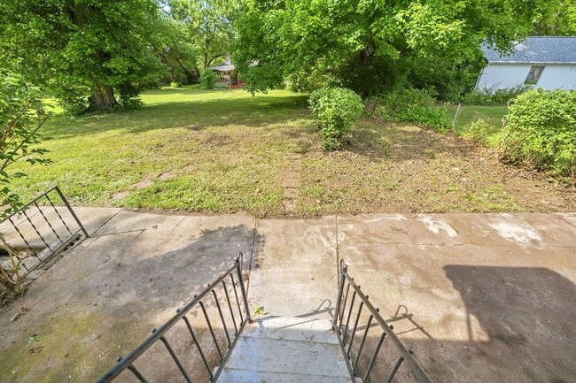 Building Photo - Delhi-Charming 2Bed 1 bath home