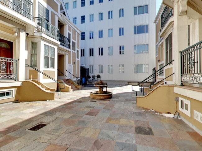 Building Photo - 1121 Green St