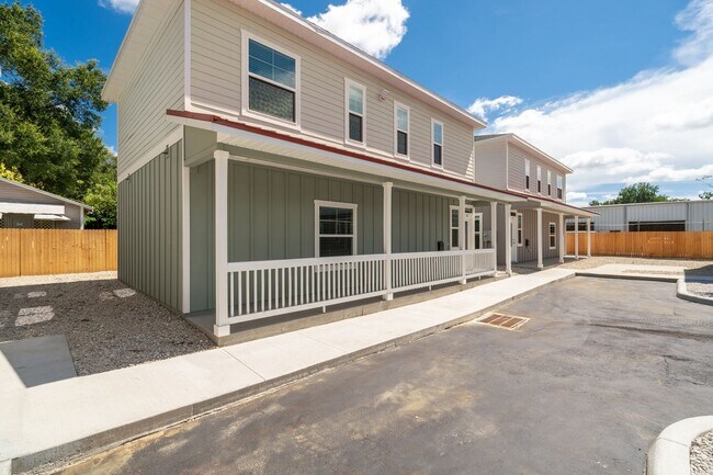 Building Photo - The Reef - 4 Bedroom, 4 Bathroom Townhouse