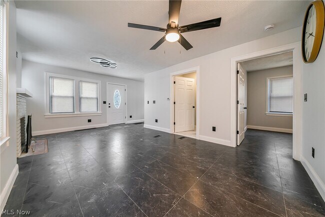 Building Photo - 17005 Mapleboro Ave