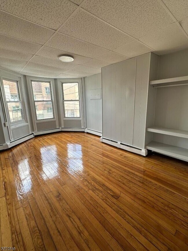 Building Photo - 56 Vanderpool St
