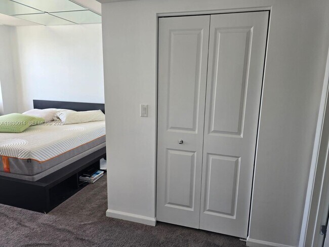 Building Photo - 610 W Las Olas Blvd