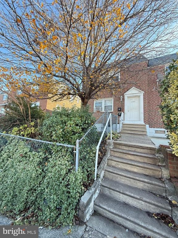 Building Photo - 6327 Eastwood St