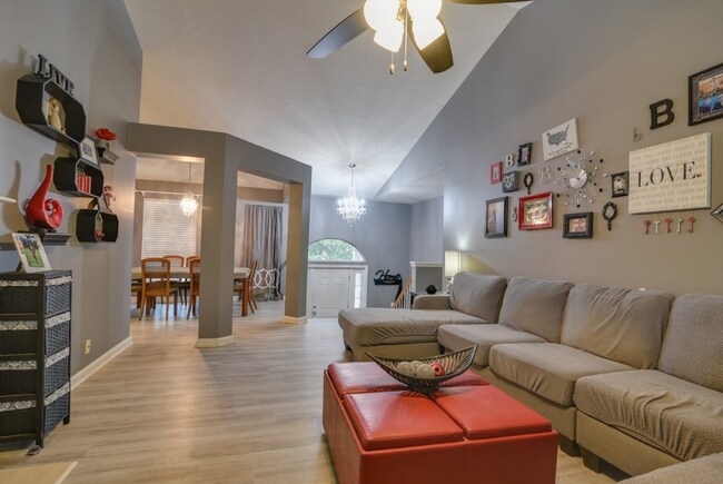 Building Photo - 2301 N Cromwell Ct