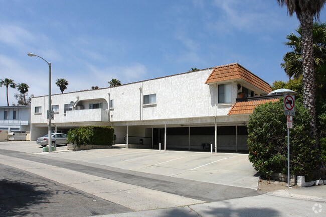 Building Photo - 901 Peninsula St