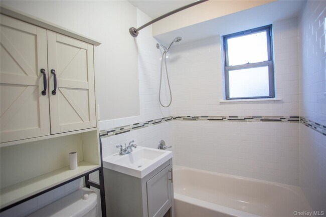 Building Photo - 65 W Broadway