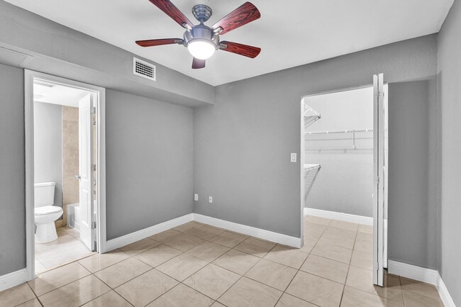 Building Photo - 2890 N Oakland Forest Dr