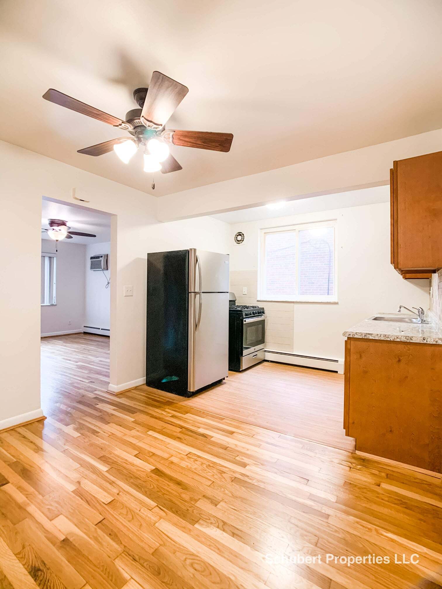 Building Photo - 3154 Schubert Ave