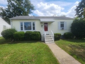 Building Photo - 3 Bedroom 1 Bath Rancher in Henrico!
