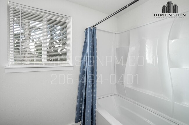 Building Photo - Modern & Updated 2-Bedroom, 1-Bath Duplex ...