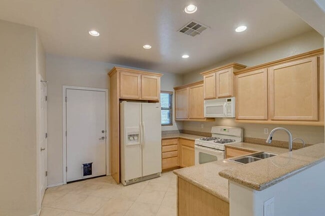 Building Photo - 5985 Falconer Ave