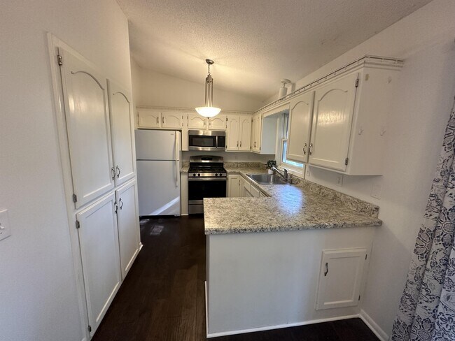 Building Photo - 3700 Bryant Cir