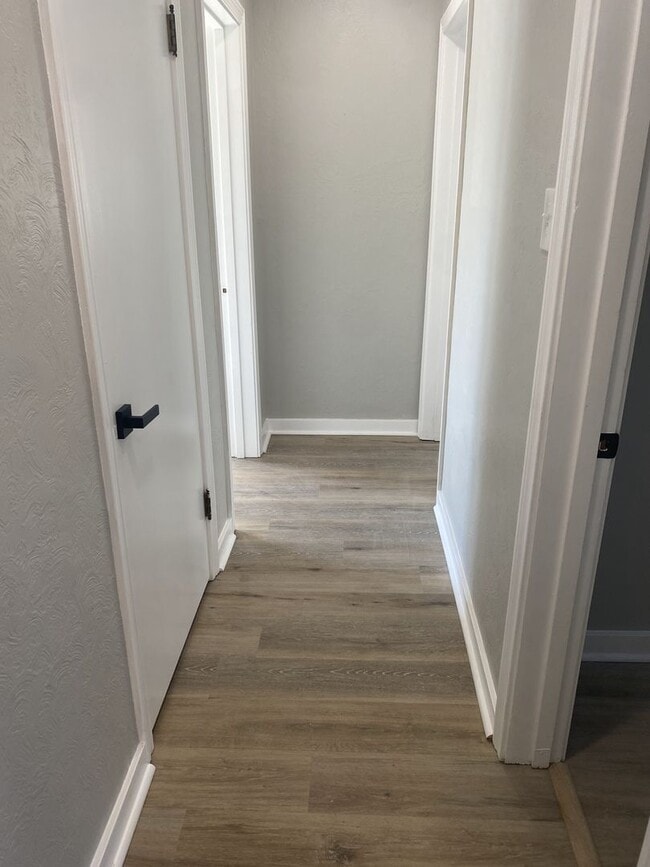 Building Photo - ADORABLE 2 BEDROOM / 1 BATH BRICK RANCH HOME - E McKEEPSPORT