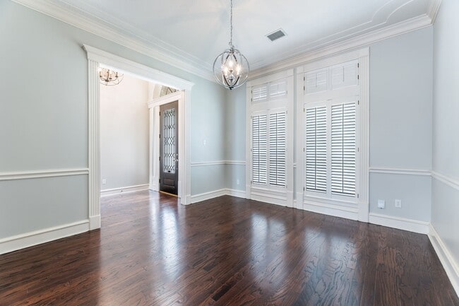 Building Photo - 10 Acorn Cluster Ct