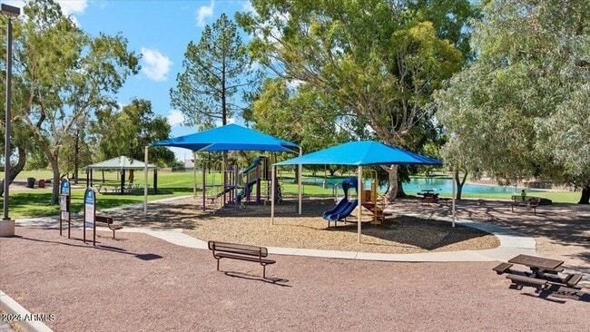 Building Photo - 1575 E Lardner Dr