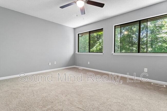 Building Photo - 4249 Lake Ridge Dr