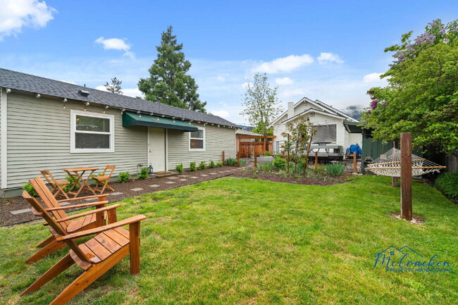 Building Photo - Charming Studio with Full Kitchen in Ashland