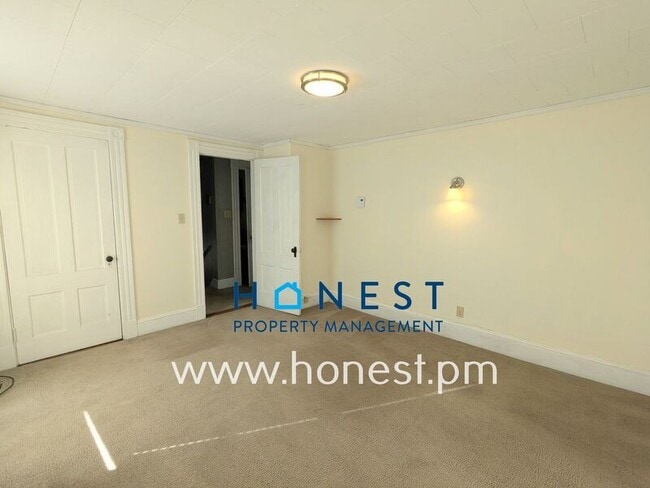 Building Photo - 3 Deeb St