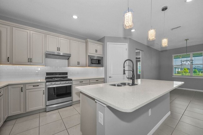 Building Photo - Large Spacious 2 bedroom 2 bath in Del Web