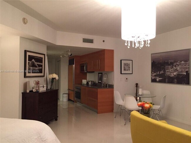 Building Photo - 475 Brickell Ave