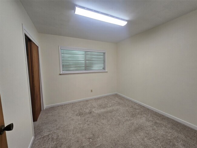 Building Photo - 308 Mackeral St