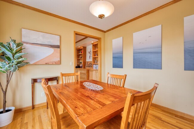 Building Photo - Wine Country Living! Spacious 4 bedroom 2....