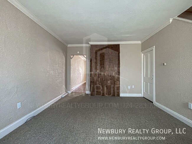 Building Photo - 39 Hickory St